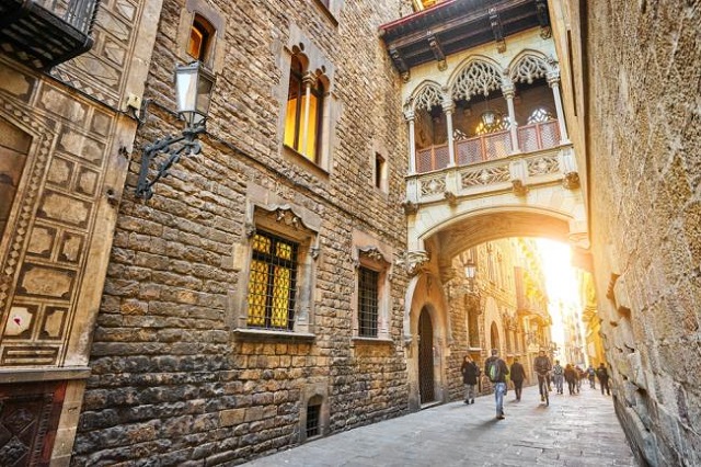 Khám phá 5 con phố tuyệt đẹp tại Barcelona